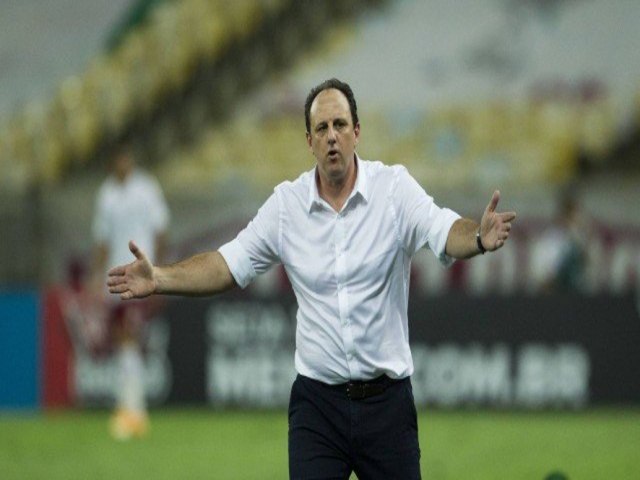 Goleiros do Bahia treinam cobranças de falta em trabalho com Rogério Ceni 